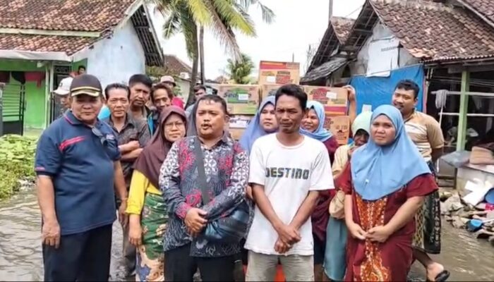 Wujud Nyata Kepedulian Kades Kedaung: H. Ya’Kub Turun Langsung Salurkan Sembako bagi Korban Banjir Kampung Jenggati